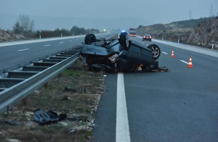 STRAVIČNO JUTRO NA DALMATINI: U prevrtanju automobila ozlijeđeno četvero mladih