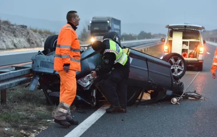 STRAVIČNO JUTRO NA DALMATINI: U prevrtanju automobila ozlijeđeno četvero mladih