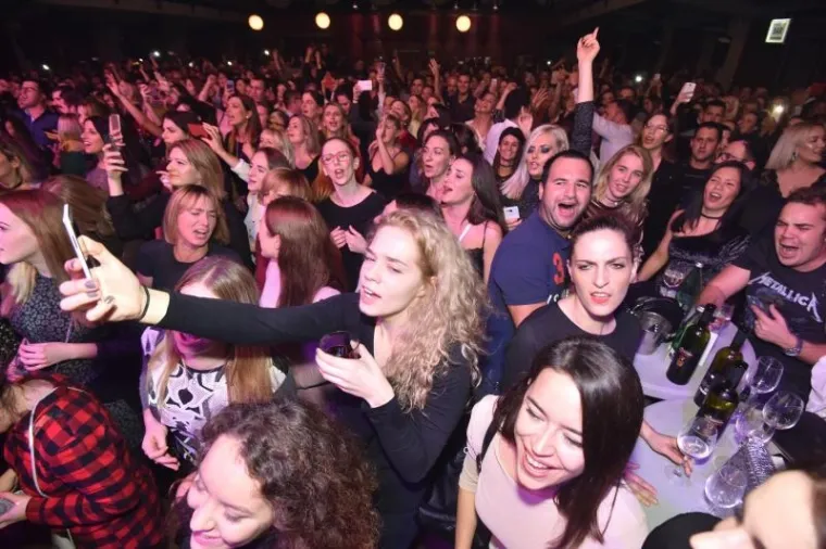 ČEKALI SU JE 12 GODINA I KONAČNO DOČEKALI: Doris Dragović zapalila zadarsku publiku