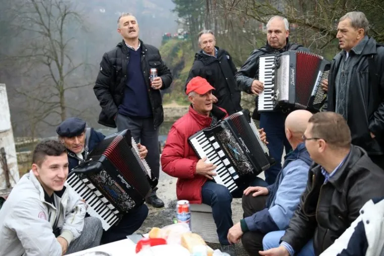 SJEĆANJE NA OSNIVANJE SFRJ: U Jajcu je obilježena 73. godišnjica Drugog zasjedanja AVNOJ-a