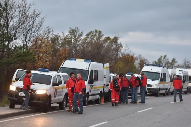 Na terenu se, uz 206 članova HGSS-a, potrazi priključilo 46 planinara, mještana i prijatelja nestalog.