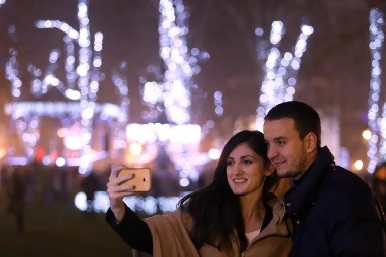 Paljenjem tisuća božićnih lampica na Zrinjevcu počeo Advent u Zagrebu