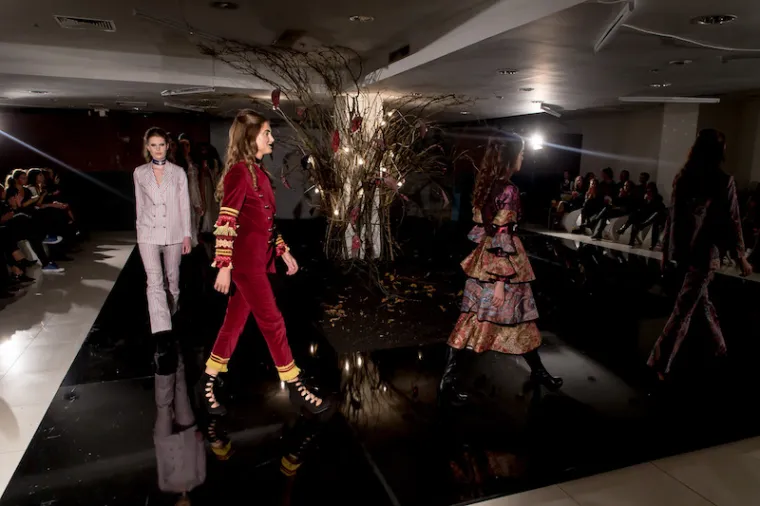 Održana revija Marine Lacković: Podržale je brojne poznate Hrvatice, pogledajte &scaron;to su odjenule