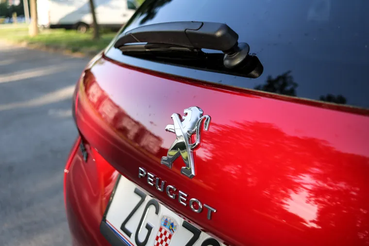 TEST: Peugeot 2008 Allure 1.2 PureTech 110 EAT6