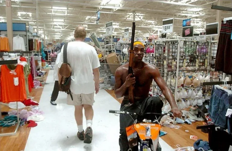 MORBIDNI PRIZORI 'SLAVLJA KAPITALIZMA': Stampedo, tučnjave i uhićenja bili su sastavni dio Crnog petka