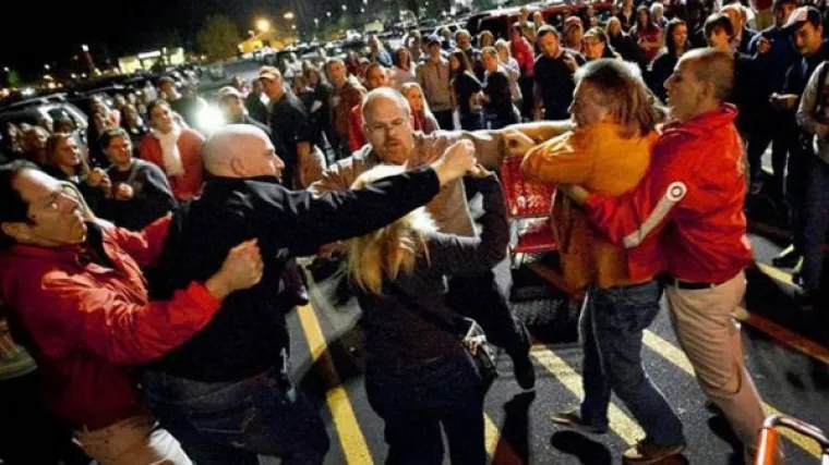 MORBIDNI PRIZORI 'SLAVLJA KAPITALIZMA': Stampedo, tučnjave i uhićenja bili su sastavni dio Crnog petka