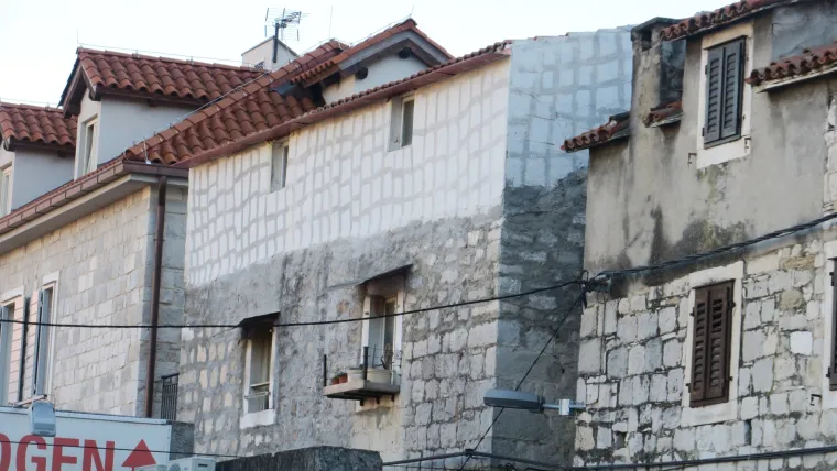 Nadogradnja kata kamene kuće u Splitu, izvedena na 'ma&scaron;tovit' način