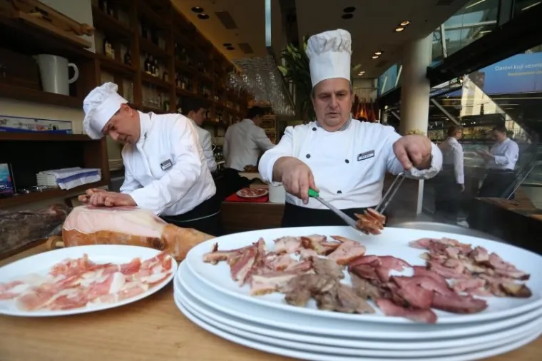 HORVATINČIĆEV 'MY WAY': Pogledajte kako izgleda restoran na Cvjetnom zbog čije je terase izbio skandal