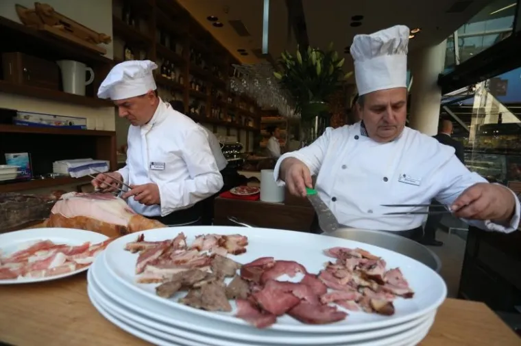 HORVATINČIĆEV 'MY WAY': Pogledajte kako izgleda restoran na Cvjetnom zbog čije je terase izbio skandal