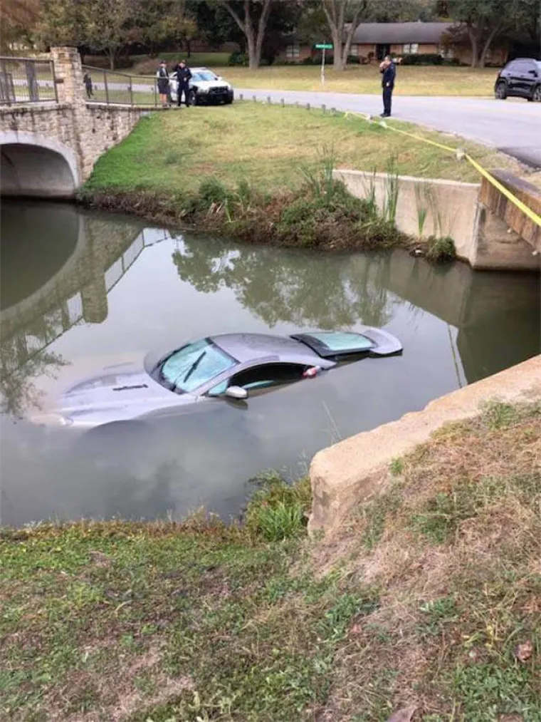 I BOGATI PLAČU: Posudio tatin Aston Martin pa završio u potoku
