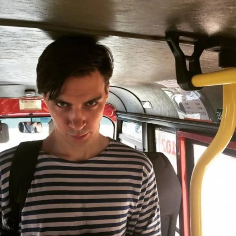 ŽIVOT NA VISOKOJ NOZI NIJE ZA SVAKOGA: Pogledajte muke s kojima se svakodnevno nose visoki ljudi