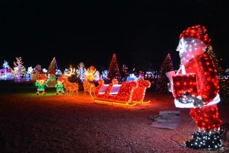 PONOVNO ODU&Scaron;EVILI: Milijuni lampica osvjetlili imanje obitelji Salaj, pogledajte čaroliju!