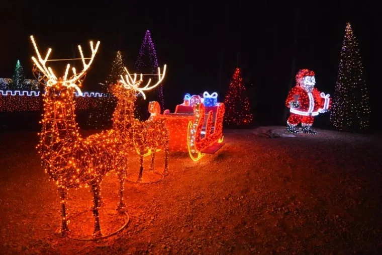 PONOVNO ODU&Scaron;EVILI: Milijuni lampica osvjetlili imanje obitelji Salaj, pogledajte čaroliju!