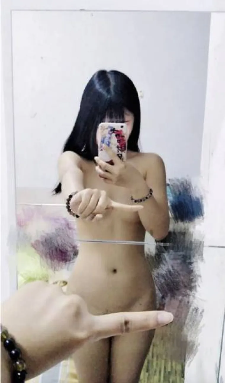 JEDAN PRST ZA CICU I MICU: Možete li jednim prstom prekriti i grudi i međunožje? One mogu, pogledajte kako!