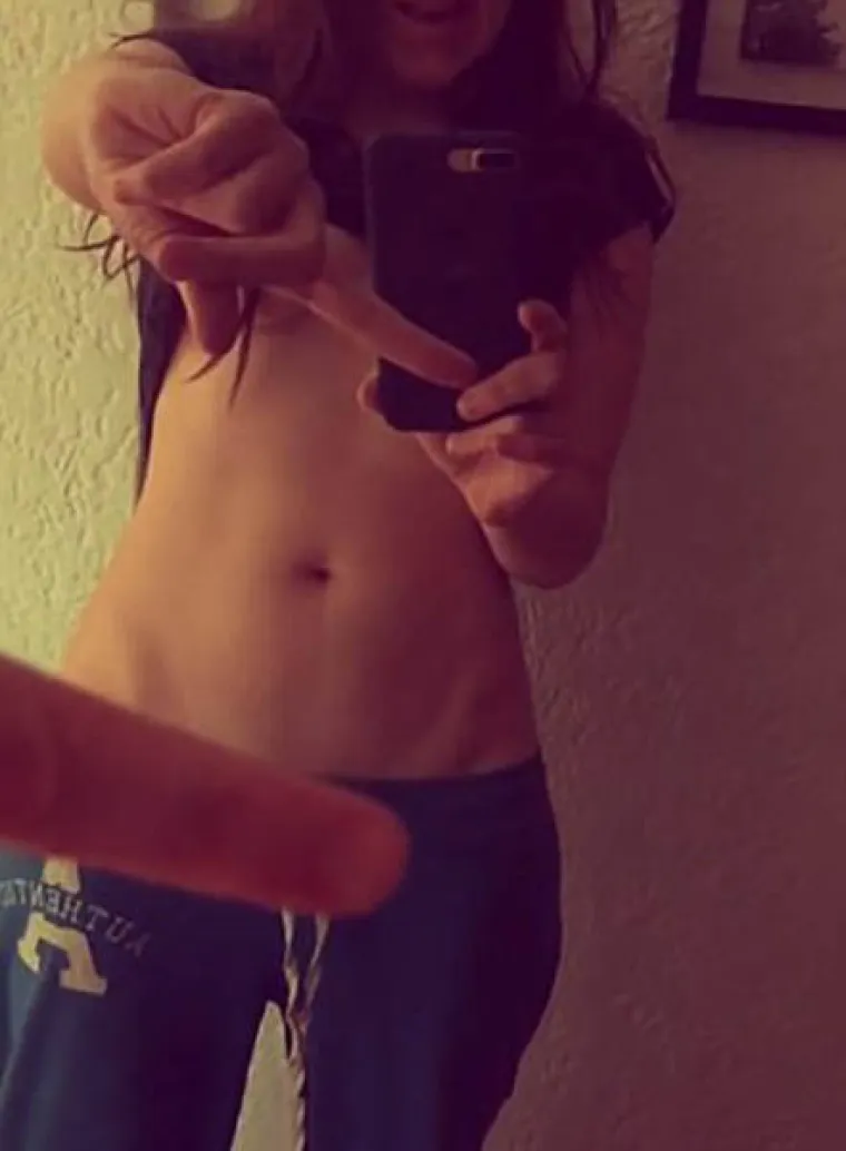 JEDAN PRST ZA CICU I MICU: Možete li jednim prstom prekriti i grudi i međunožje? One mogu, pogledajte kako!