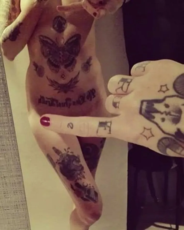 JEDAN PRST ZA CICU I MICU: Možete li jednim prstom prekriti i grudi i međunožje? One mogu, pogledajte kako!