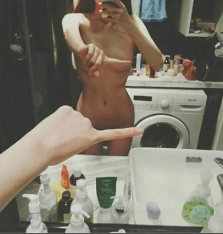 JEDAN PRST ZA CICU I MICU: Možete li jednim prstom prekriti i grudi i međunožje? One mogu, pogledajte kako!