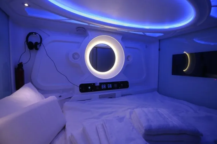 SUBSPACE: Svemirski hostel