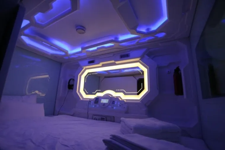 SUBSPACE: Svemirski hostel