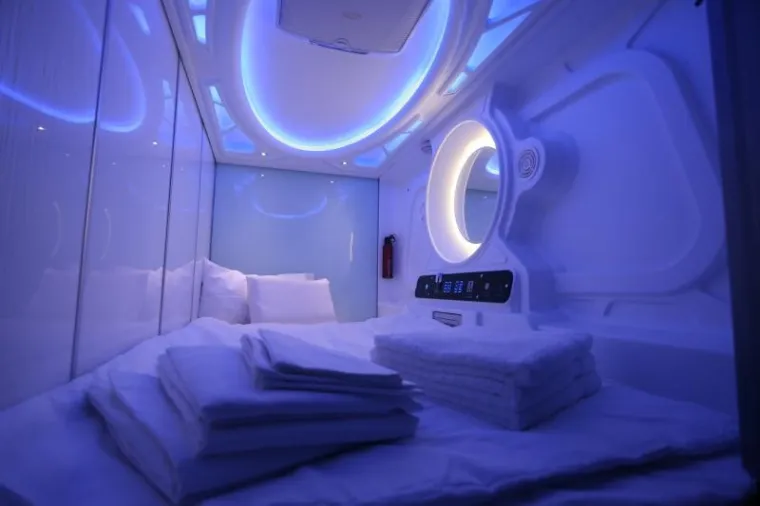 SUBSPACE: Svemirski hostel