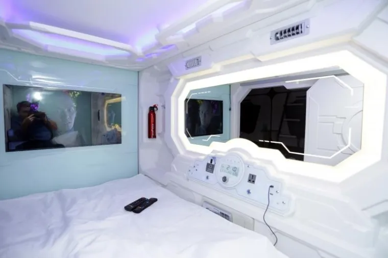 SUBSPACE: Svemirski hostel