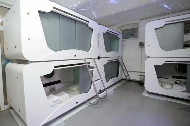 SUBSPACE: Svemirski hostel