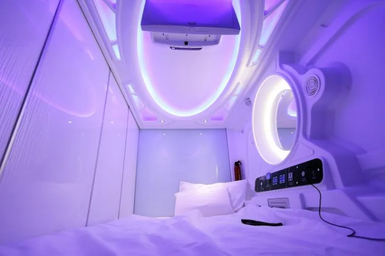 SUBSPACE: Svemirski hostel