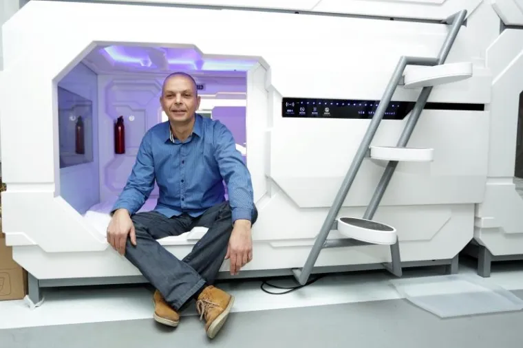 SUBSPACE: Svemirski hostel