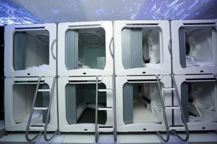 SUBSPACE: Svemirski hostel