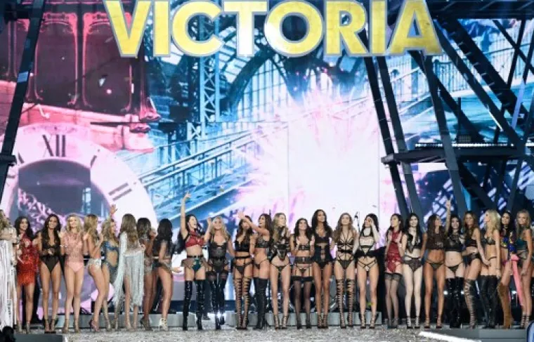 Sinoć je u Parizu održana velebna revija Victoria's Secreta