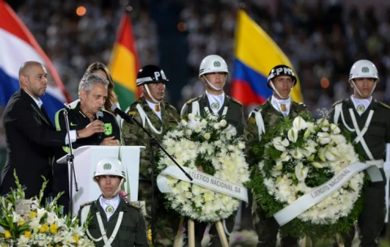 FOTOGRAFIJE KOJE ĆE VAS RASPLAKATI: Ovako je izgledalo odavanje počasti žrtvama tragedije u Kolumbiji