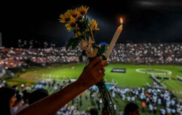 FOTOGRAFIJE KOJE ĆE VAS RASPLAKATI: Ovako je izgledalo odavanje počasti žrtvama tragedije u Kolumbiji