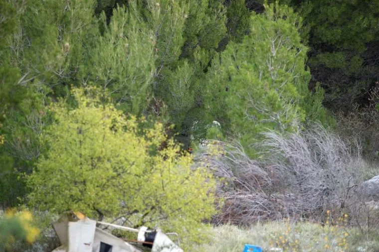 ČUDO KOD TROGIRA: Autom sletio u 60 metara duboku provaliju i uspio preživjeti pad