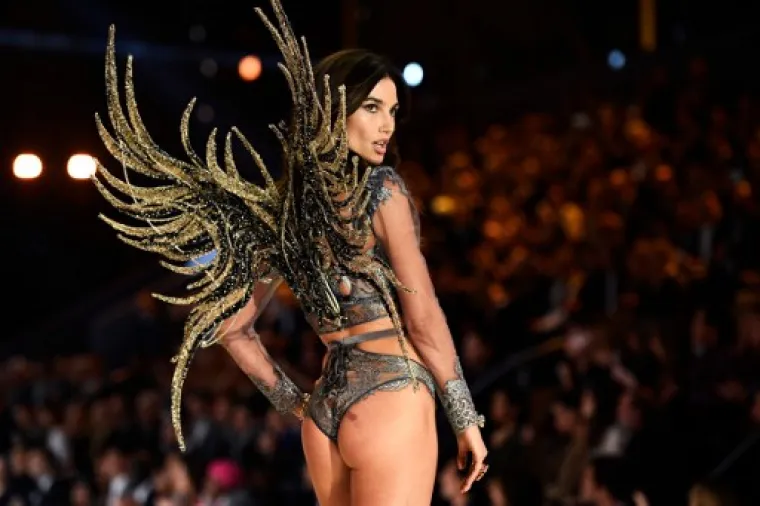 Sinoć je u Parizu održana revija Victoria's Secreta, evo kakve su modele donjeg rublja predstavili