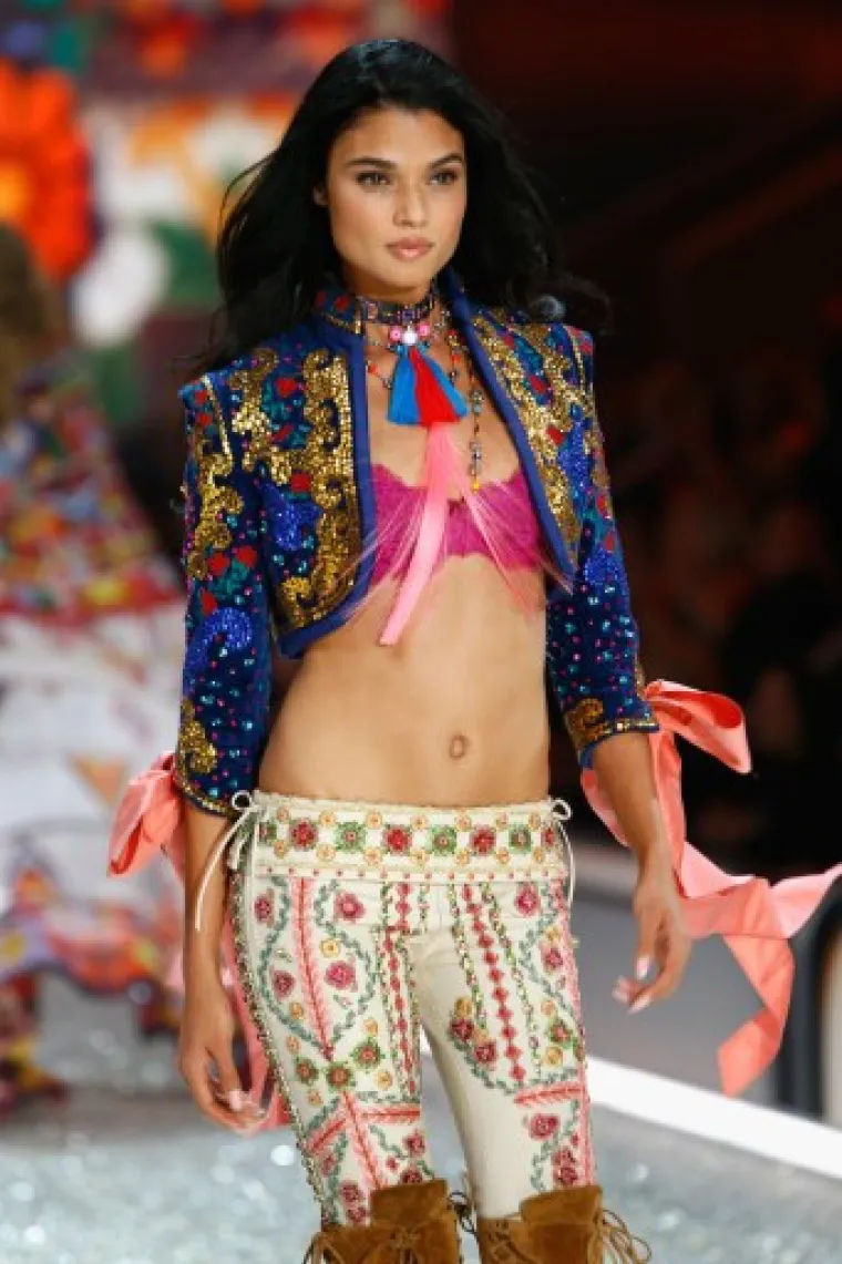 Sinoć je u Parizu održana revija Victoria's Secreta, evo kakve su modele donjeg rublja predstavili