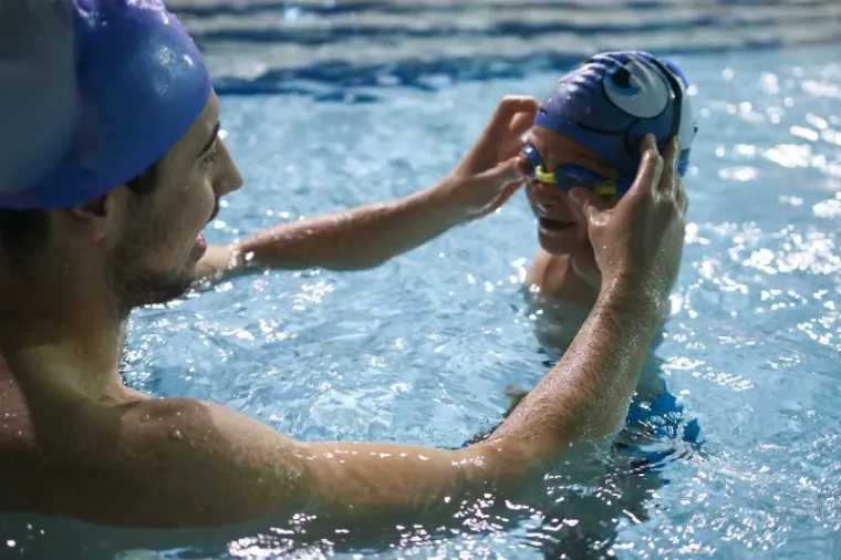 ISTINSKA INSPIRACIJA: Dječak bez ruku sam uspijeva preplivati olimpijski bazen