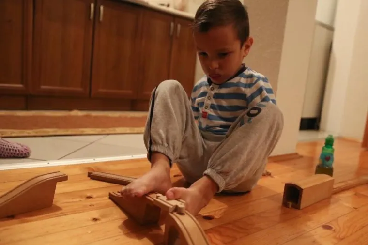 PREKRASNA PRIČA IZ SUSJEDSTVA: Dječak bez ruku koji ru&scaron;i sve predrasude