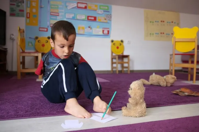 PREKRASNA PRIČA IZ SUSJEDSTVA: Dječak bez ruku koji ru&scaron;i sve predrasude