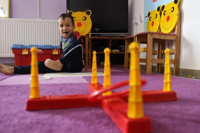 PREKRASNA PRIČA IZ SUSJEDSTVA: Dječak bez ruku koji ru&scaron;i sve predrasude