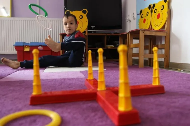 PREKRASNA PRIČA IZ SUSJEDSTVA: Dječak bez ruku koji ru&scaron;i sve predrasude