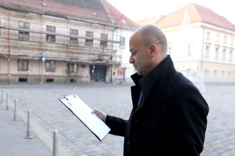 ZASTUPNIKE PRED SABOROM DOČEKAO SUPERHIK: 'Jamčite svojim plaćama...'