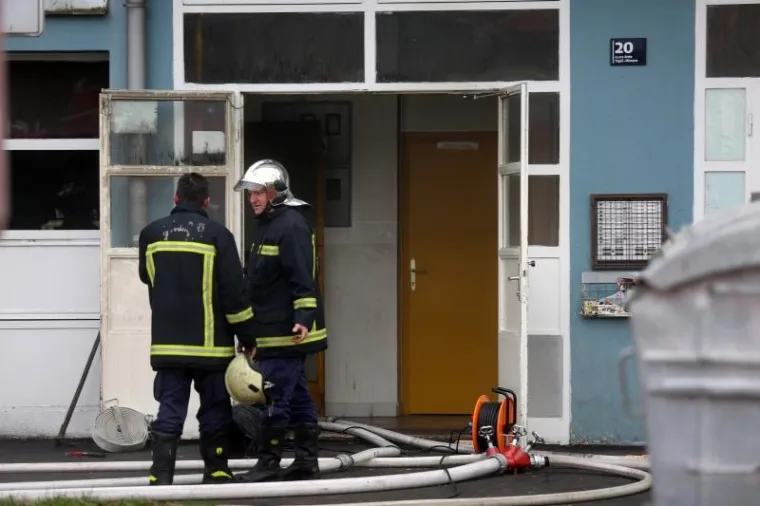 Požar na Malešnici: Vatrogasci spasili 11 stanara i dva psa