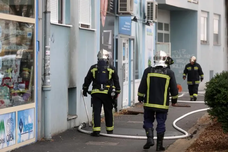 Požar na Malešnici: Vatrogasci spasili 11 stanara i dva psa