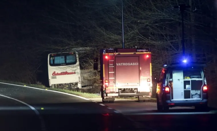 U prometnoj nesreći u Haganju kod Vrbovca poginula je jedna osoba, a vi&scaron;e putnika autobusa je ozlijeđeno, objavila je PU Zagrebačka.