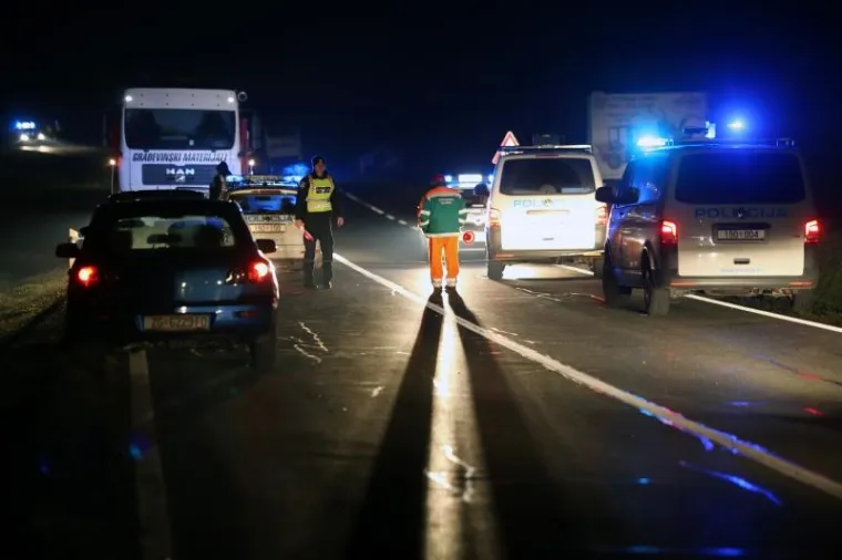 TE&Scaron;KA NESREĆA KOD VRBOVCA: Sudar kamiona i autobusa