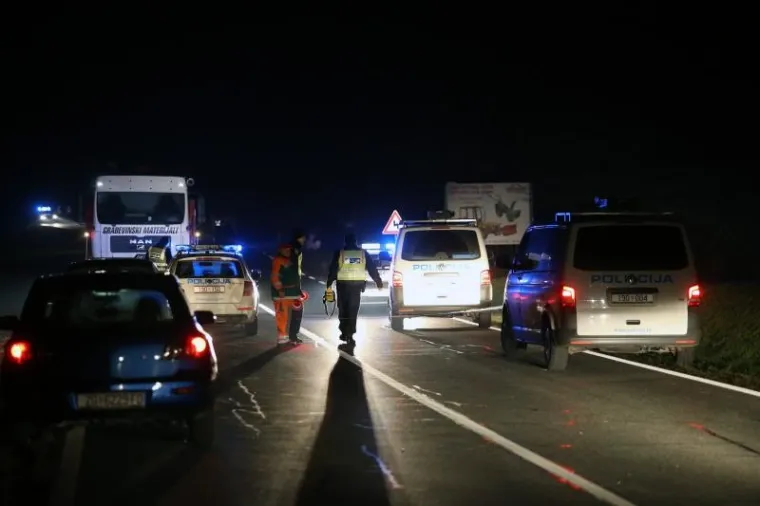 TE&Scaron;KA NESREĆA KOD VRBOVCA: Sudar kamiona i autobusa