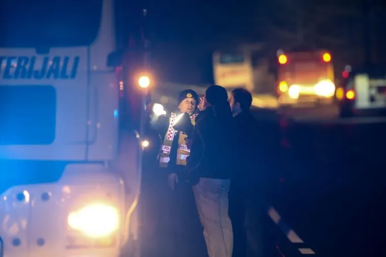 TE&Scaron;KA NESREĆA KOD VRBOVCA: Sudar kamiona i autobusa