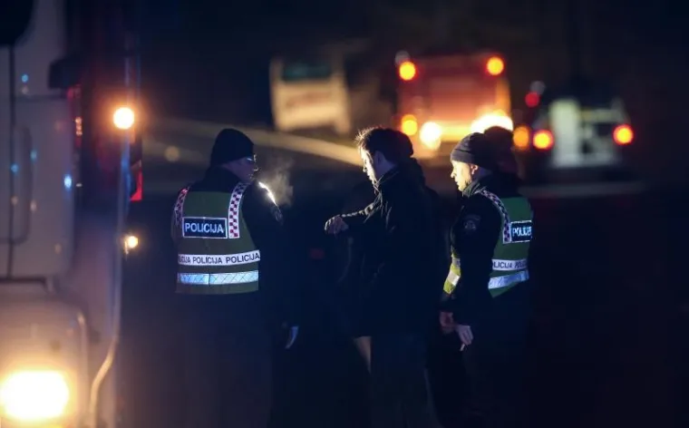 TE&Scaron;KA NESREĆA KOD VRBOVCA: Sudar kamiona i autobusa