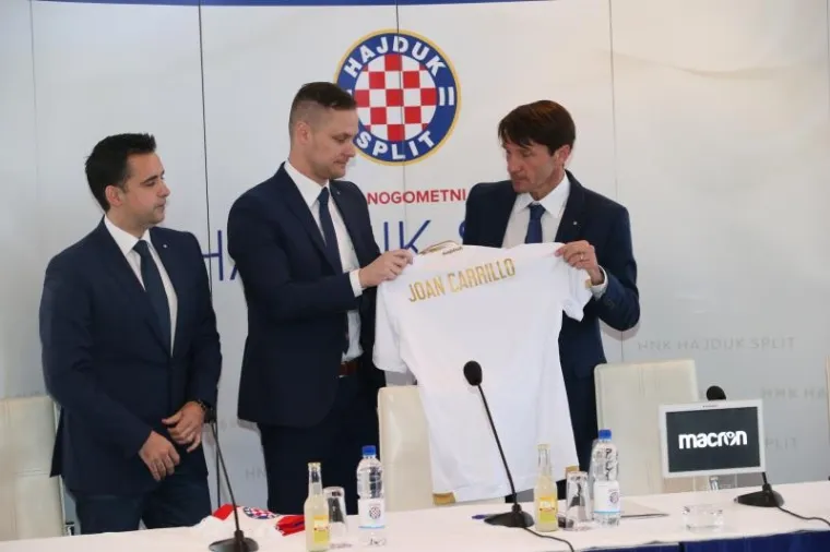 SPLITSKI BIJELI PREDSTAVILI SVOG SPASITELJA: Ovako je izgledala presica na Poljudu