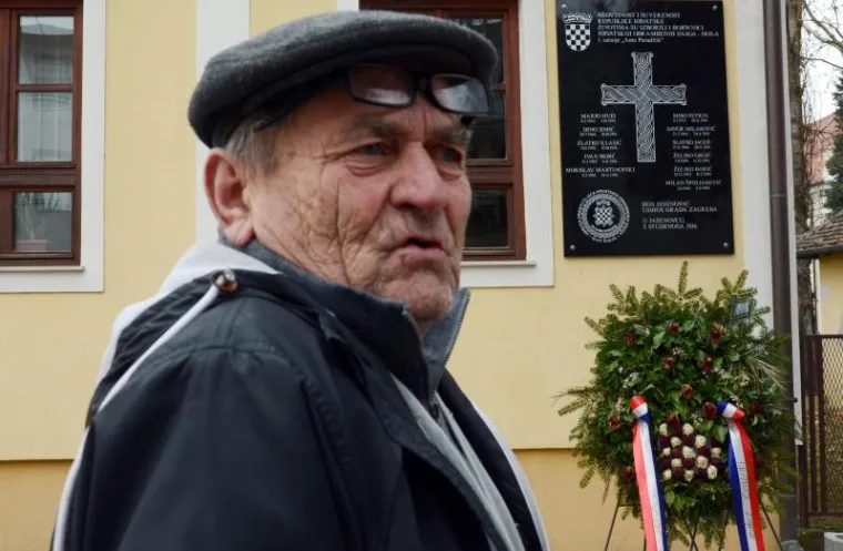 USTAŠKI POZDRAV U JASENOVCU: Ovo je spomen ploča postavljena HOS-ovcima